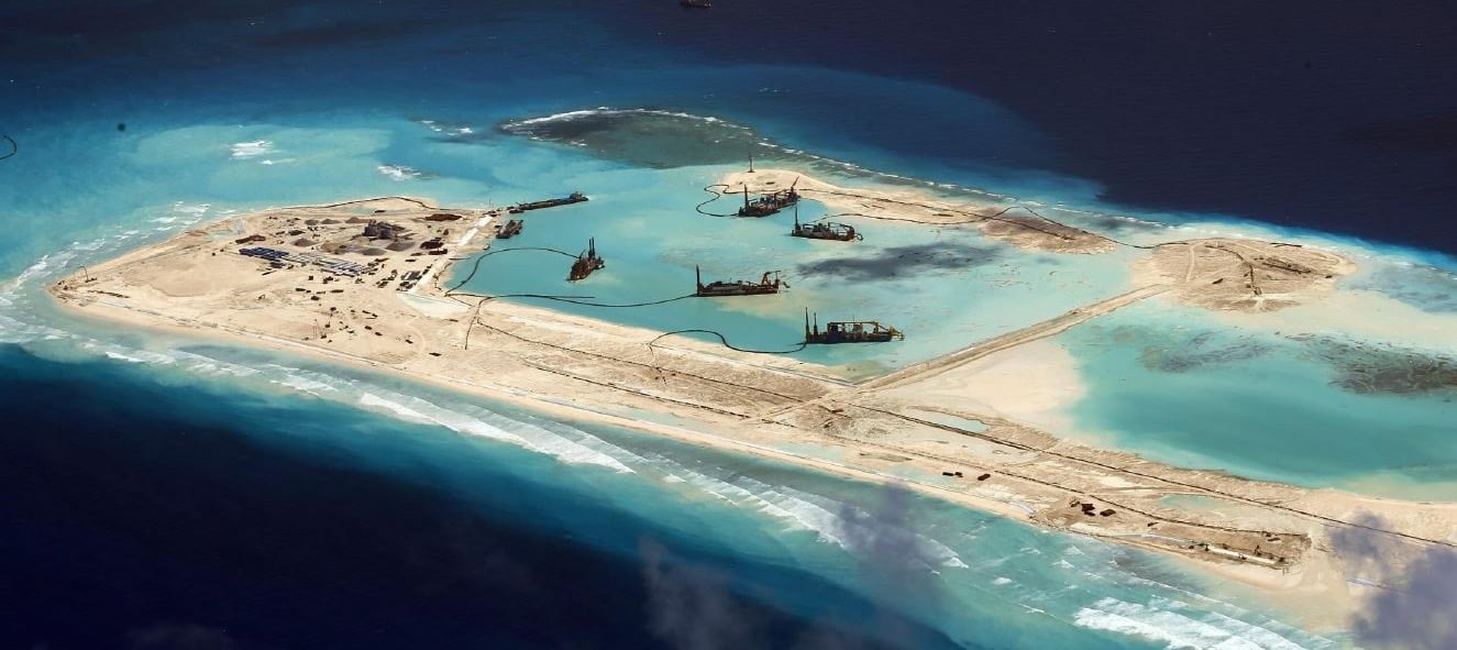 http://breakingdefense.com/wp-content/uploads/sites/3/2015/02/Chinese-artificial-island-landing-strip.jpg