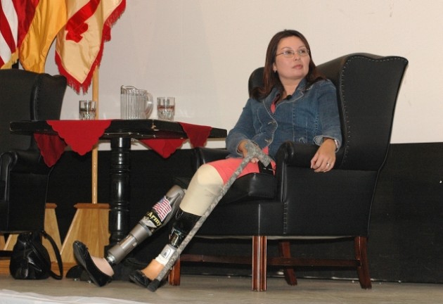 Tammy Duckworth prosthetics size0-army.mil-2007-11-08-055343