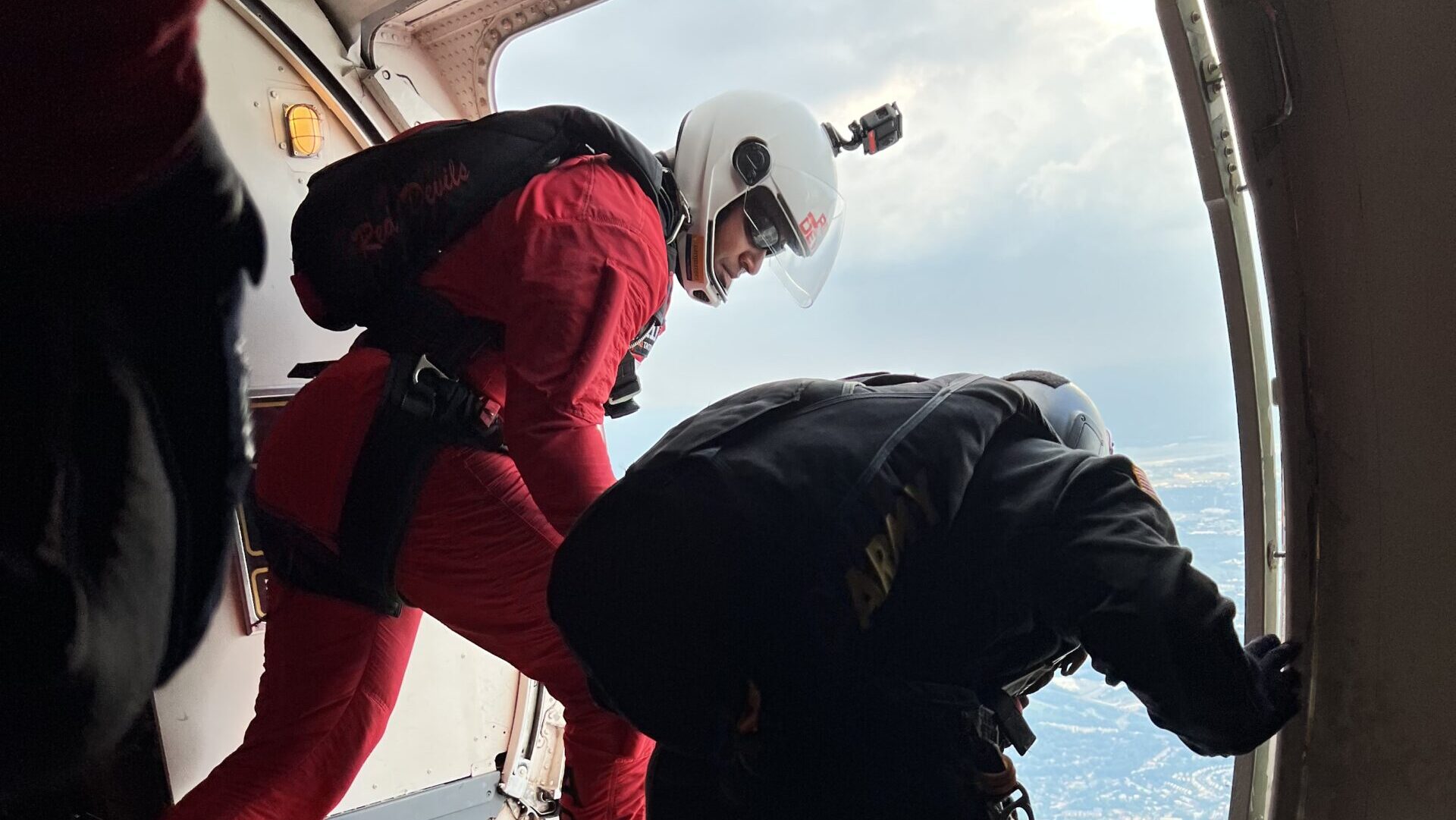 220617_GKjump_knight_and_devil