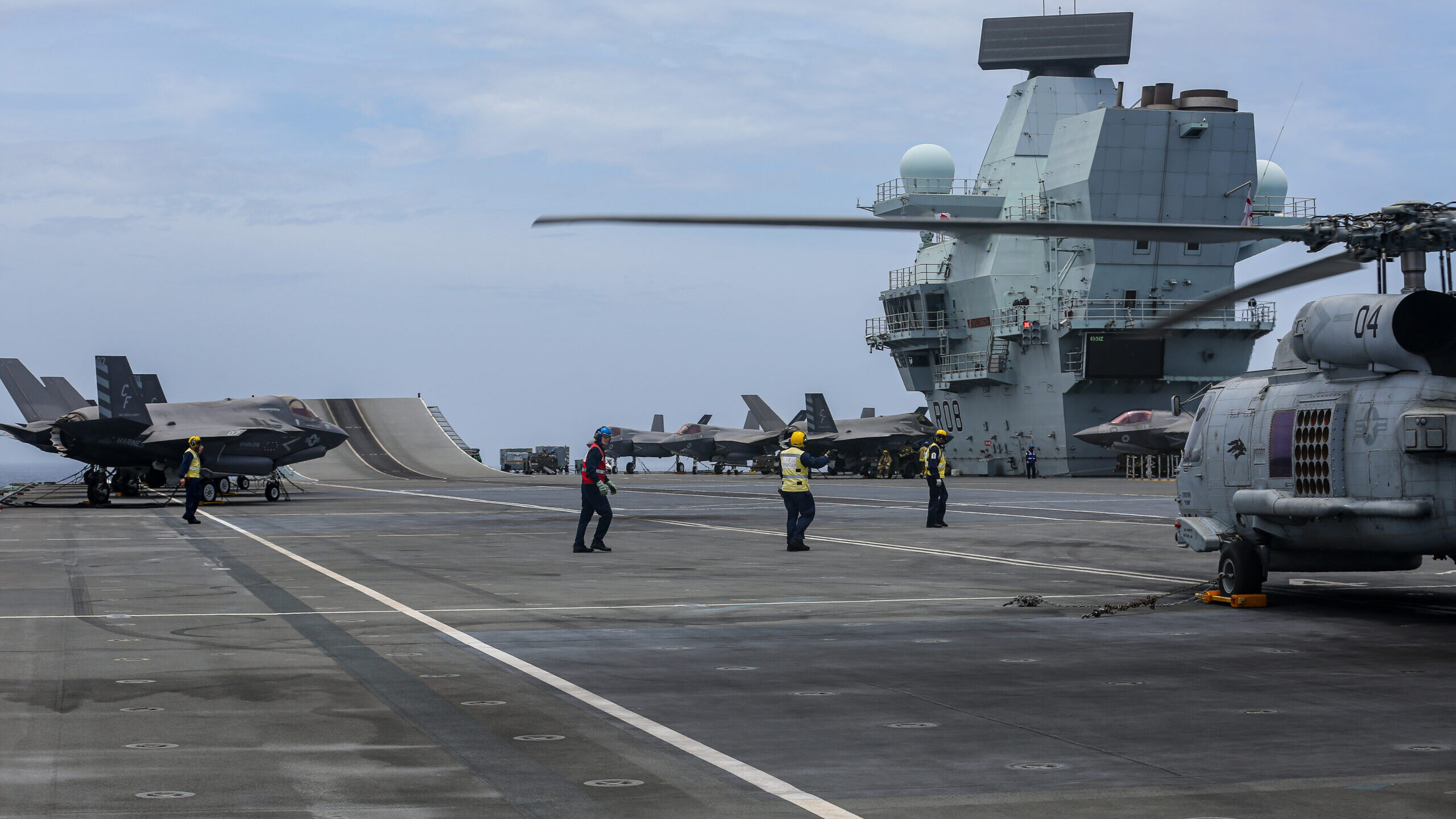 HSM-75 Visits HMS Queen Elizabeth