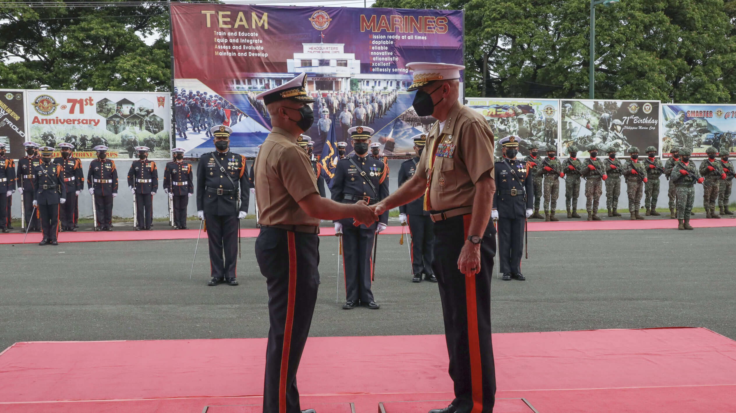 CMC Visits Philippine Marine Corps