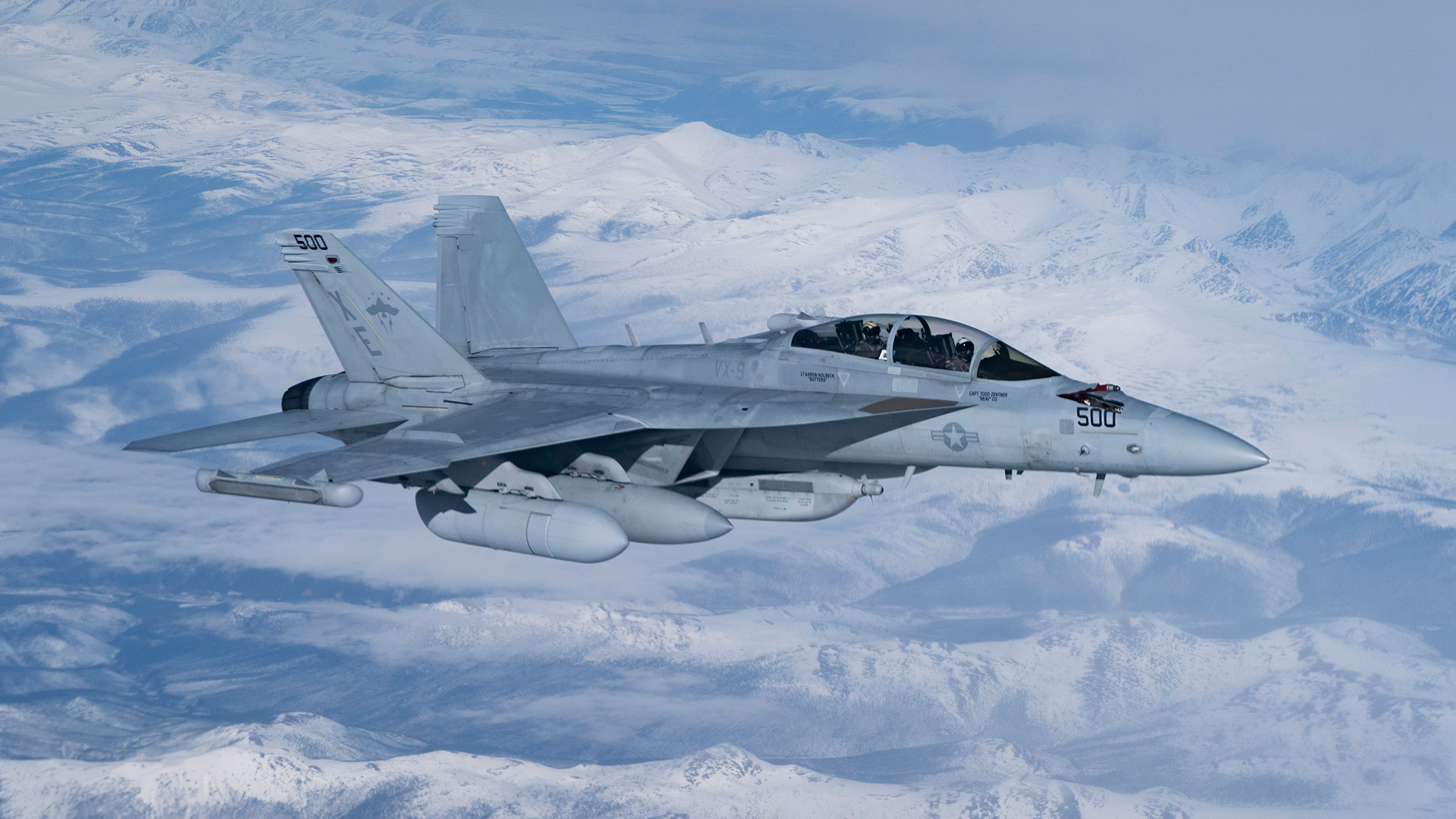 For long-range kill chains, you need a much-higher-power transmitter for the signal to get to where it needs to go to be effective against long-range threats. (Raytheon photo)