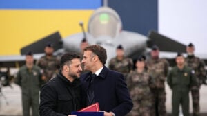 Macron hugs Zelenskyy in front of a Rafale fighter