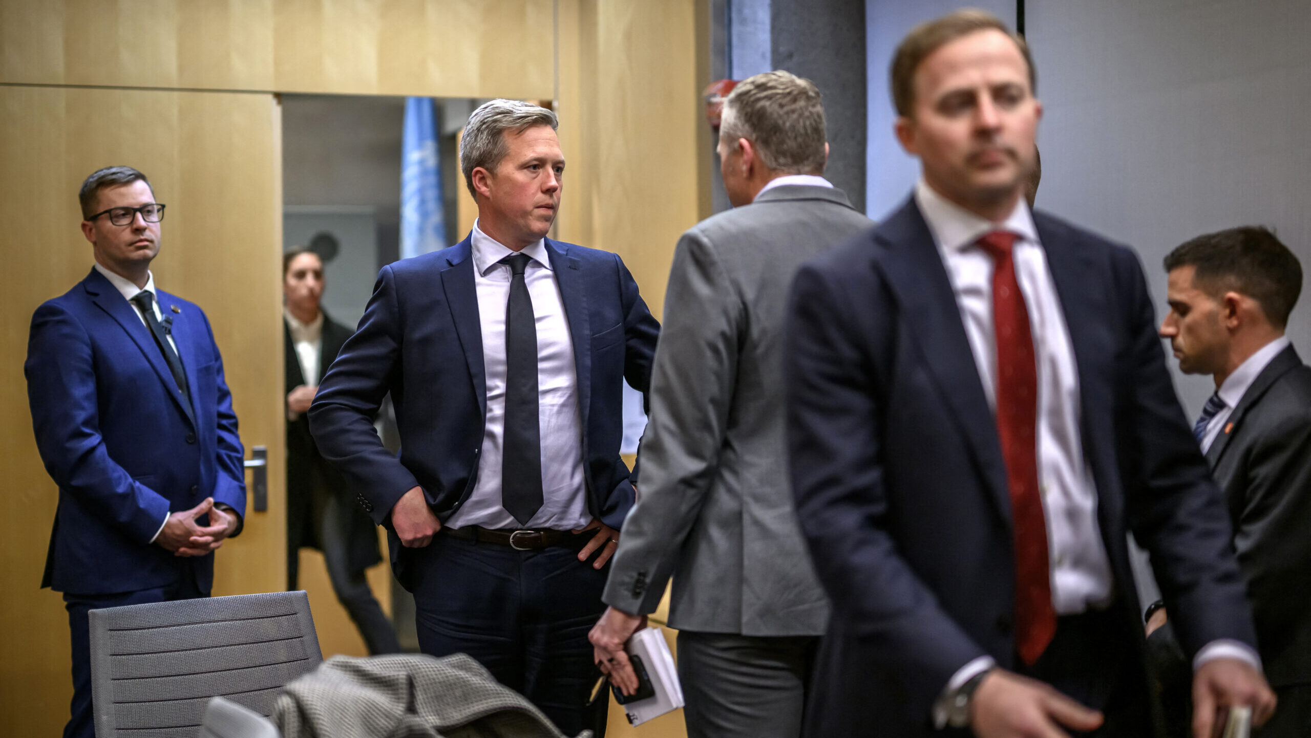 As US, Ukraine hammer out peace deal, security guarantees take center stage: Analysts - Breaking Defense