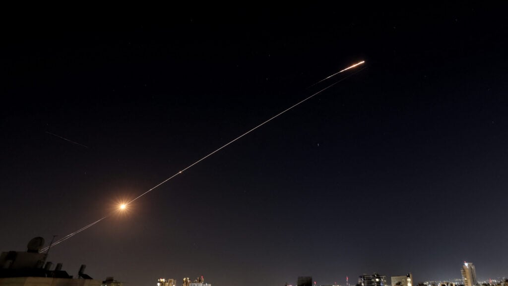 Israel Intensifica Producción de Defensa en Conflicto Multifronte