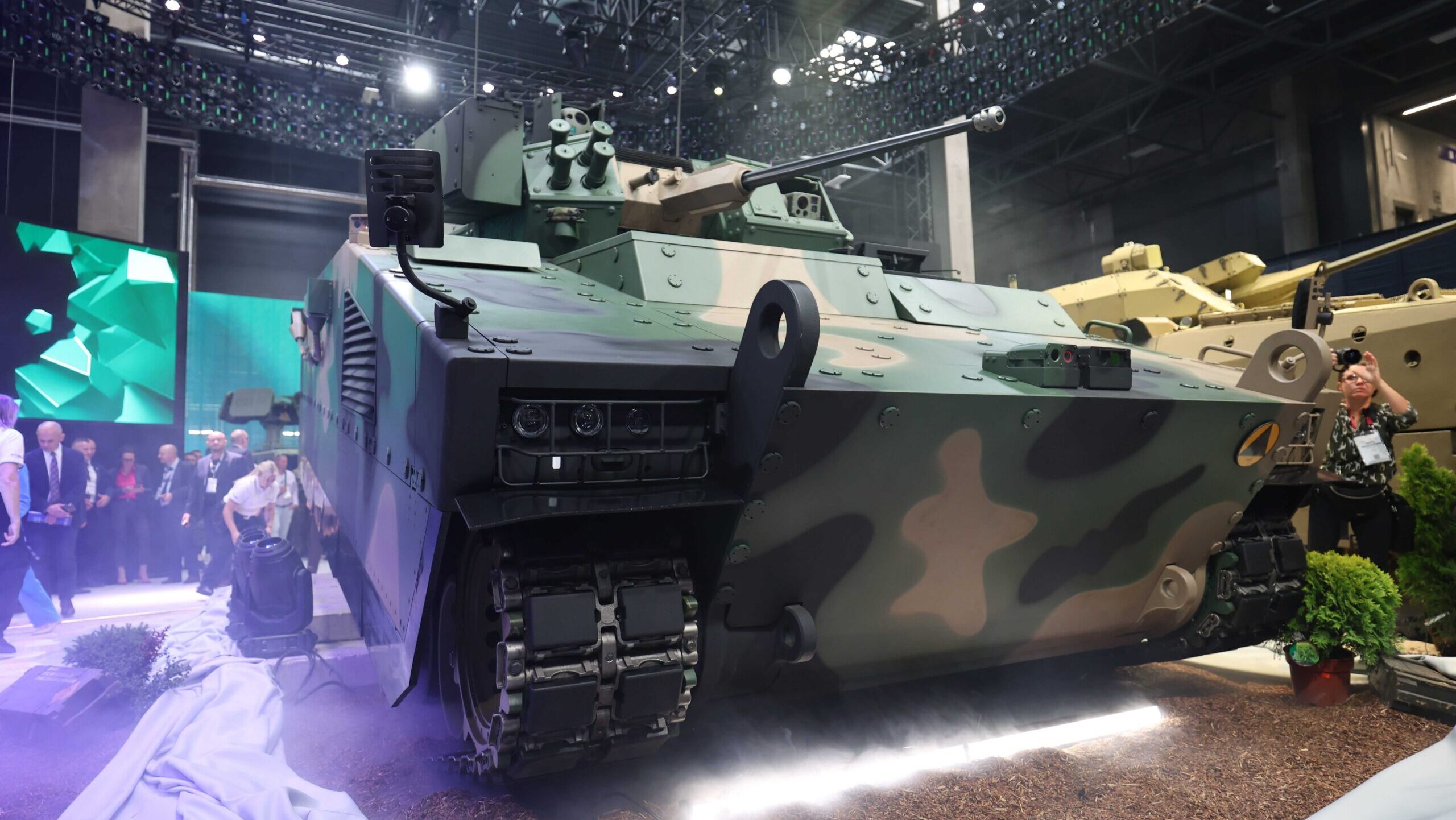 波兰PGZ公司推出重型步兵战车技术演示车