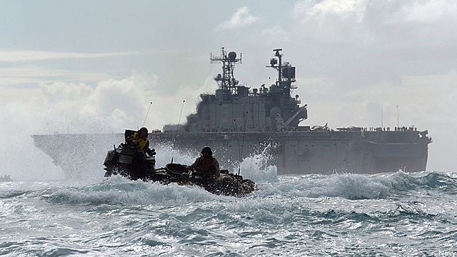 usmc-amphibs-pacific