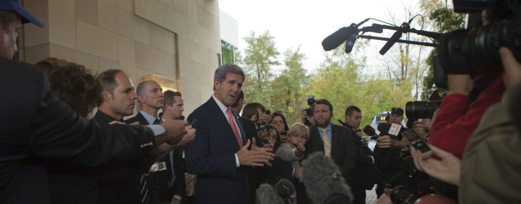 Secretary Kerry arrives in Geneva