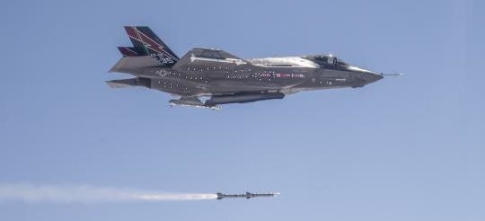 F-35A launches 1st missile AIM-120 C5
