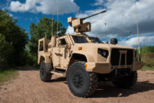 Gun Truck: Oshkosh Unveils 30mm Chaingun JLTV For Army Recon