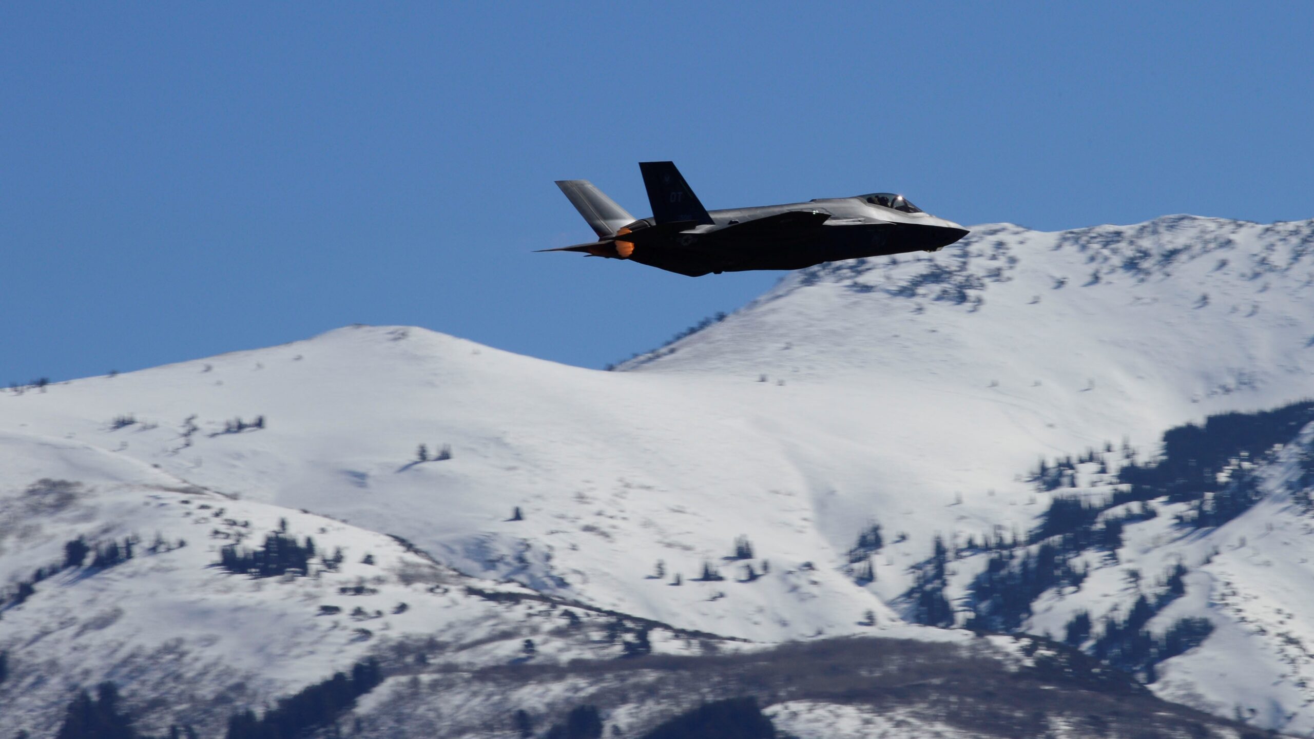 F-35 snow