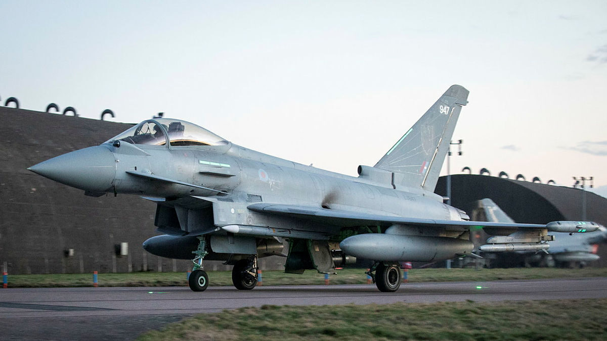 UK to offer to train Ukrainian fighter pilots, will ‘look’ at potential jet transfers