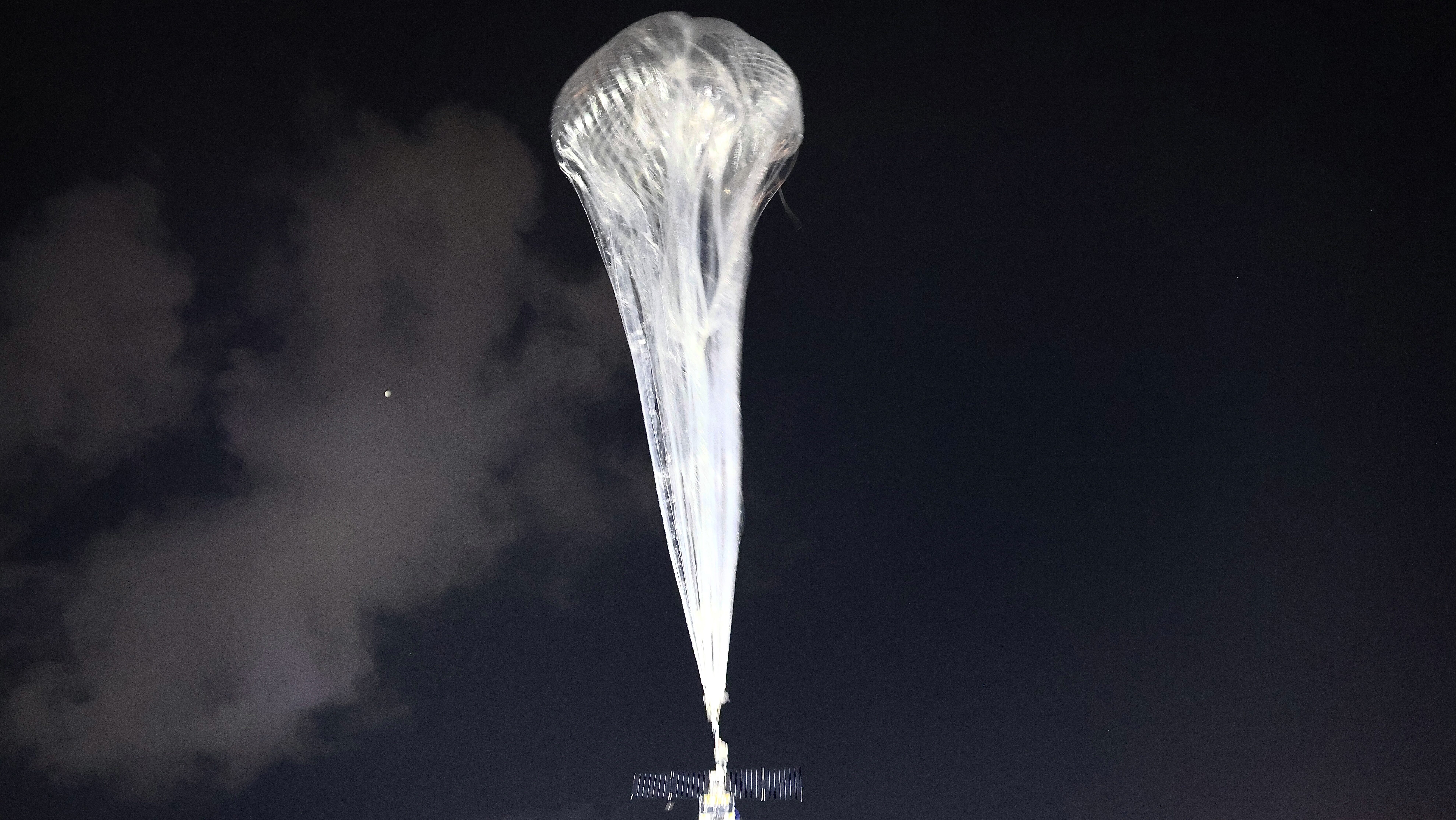 Army eyes balloon motherships to drop ‘lethal and non-lethal’ drones, aid in counterspace ops