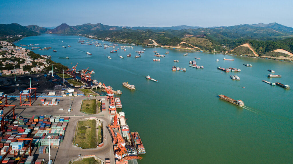 Guangxi wuzhou: busy port