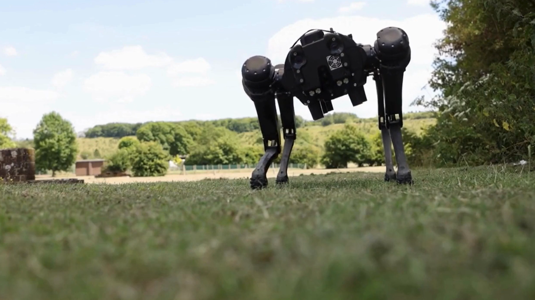 Aussie startup’s small box turns drones into swarm commanders