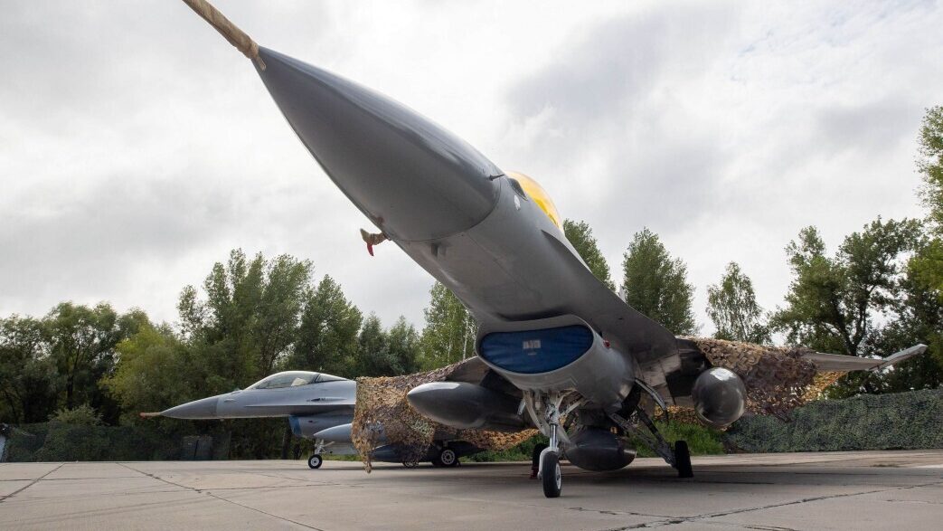 Ukraine receives its first F-16 fighter jets